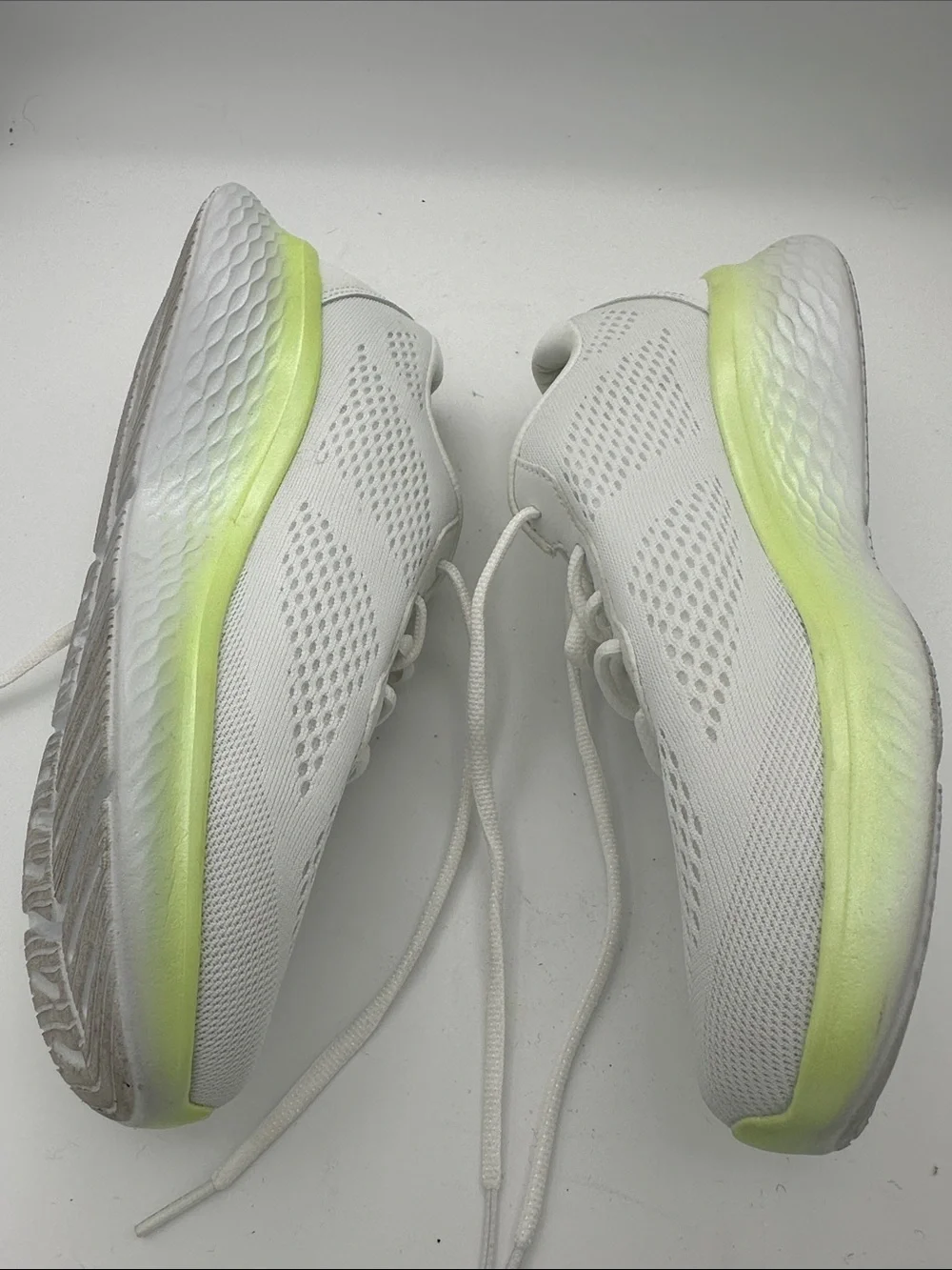 Skechers Womens Air-Cooled Memory Foam Athletic Shoes Size 7.5 White & Neon